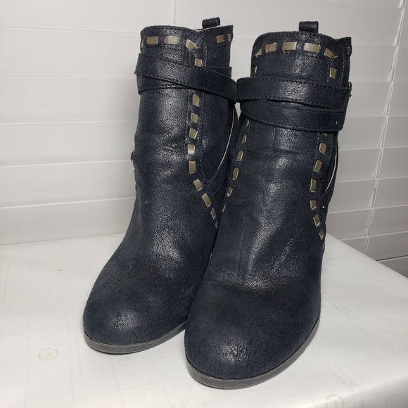 Qupid Black Round Closed Toe Studded Booties - Picture 5 of 12